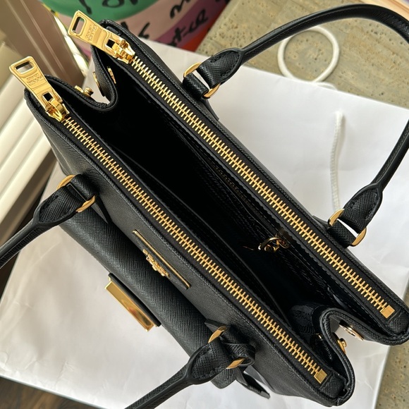 ✨Authentic Prada Saffiano Lux Metropolis/Black Gold Metal/ Excellent Condition - Picture 6 of 16